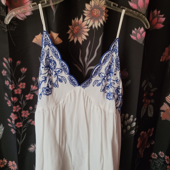 Tops - Picture 7 of 16